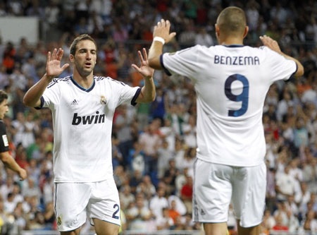 Số phận của những ngôi sao Real Madrid trong mùa hè tới - 1 Hoặc Higuain, hoặc Benzema sẽ phải chia tay Bernabeu trong mùa hè tới