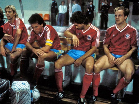 Bayern Munich qua những trận chung kết cúp châu Âu - 12 Udo Horsmann và tài năng trẻ sáng giá Karl-Heinz Rummenigge ăn mừng bên cạnh chức vô địch C