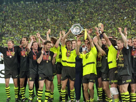 Những trận chung kết Cúp châu Âu của Dortmund - 9 Những cầu thủ Dortmund ăn mừng chiến thắng vĩ đại nhất trong lịch sử đội bóng.