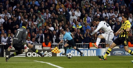 Nhìn lại cú lội ngược dòng bất thành của Real Madrid - 8 Thủ thành Weidenfellerđã có một trận đấu tuyệt hay tại Bernabeu.