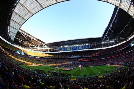Những giây phút đầy cảm xúc đêm chung kết Champions League - 7 Không khí cuồng nhiệt lan tỏa khắp các khán đài ngay khi trận đấu còn chưa bắt đầu.