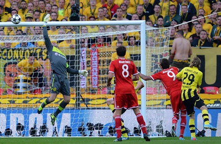 Những giây phút đầy cảm xúc đêm chung kết Champions League - 15 Những cầu thủ trên hàng công Bayern Munich gần như mất hút trong khoảng hơn 20 phút đầu trận.