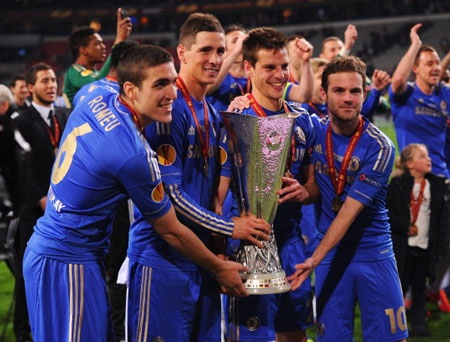 Bốn cầu thủ Tây Ban Nha của Chelsea ăn mừng chức vô địch Europa League