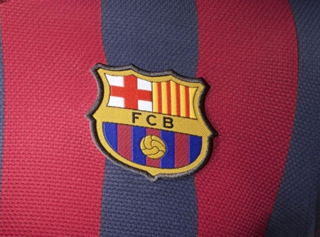 Barcelona trình làng trang phục thi đấu mùa giải tới - 9 Logo của đội bóng trên ngực áo.