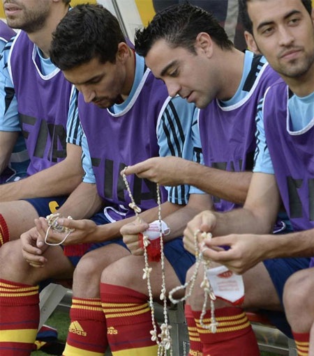 Nhìn lại 90 phút bắn phá tưng bừng của Villa-Torres và các đồng đội - 8 David Villa ăn mừng cùng Monreal, người kiến tạo để