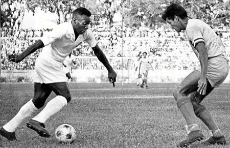 Ở tuổi 26, chỉ Pele có thể sánh với Messi - 2 Pele