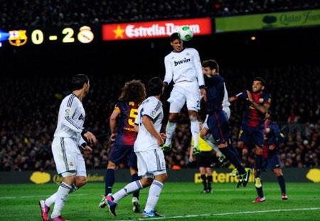 Nhìn lại La Liga 2012/13: Chức vô địch không trọn vẹn của Barcelona - 1 Một mùa giải chưa thể gọi là thành công với Barcelona nếu như không đánh bại được Real Madrid