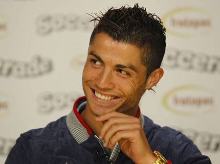C.Ronaldo: Tôi thực sự nhớ bóng đá Anh - 1 C.Ronaldo đang rất hạnh phúc với Real Madrid