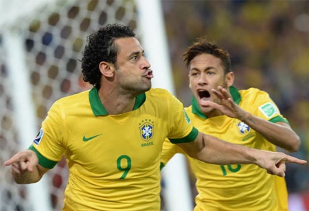 Fred là người mở màn bữa tiệc tưng bừng trên thánh địa Maracana cho người Brazil.