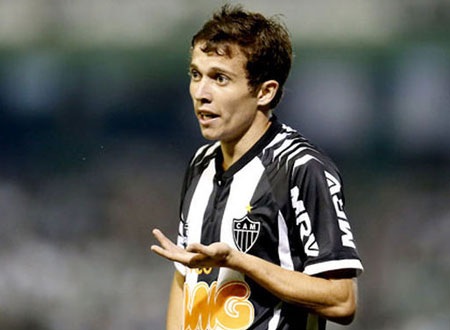 Porto tính cuỗm Bernard ngay trên tay Arsenal