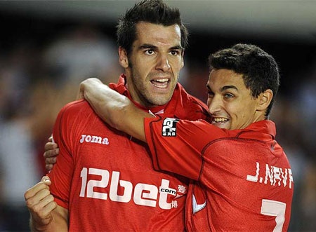 Manchester City hoàn tất thương vụ Negredo - 1 Negredo theo chân Navas tới Manchester City