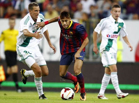 Neymar: "Tôi cần thêm thời gian để có phong độ tốt nhất" - 1 Neymar tỏ ra rất tự hào với lần đầu tiên được thi đấu cho Barca