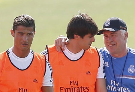 Real Madrid trong ngày đầu tiên dưới triều đại Ancelotti - 13 Sự xuất hiện của Ancelotti trao cho Kaka cơ hội tìm lại hình ảnh hào hùng trong quá khứ.