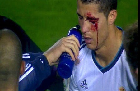 C.Ronaldo: Những khoảnh khắc làm nên lịch sử tại Bernabeu - 9 Luôn nghiêm khắc đối với bản thân, Cristiano Ronaldo luôn duy trì được một cơ thể rất cường tráng.