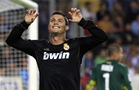 C.Ronaldo: Những khoảnh khắc làm nên lịch sử tại Bernabeu - 11 Màn ăn mừng bàn thắng đặc trưng của siêu sao người Bồ Đào Nha trong màu áo Real Madrid.