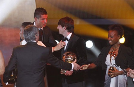 C.Ronaldo: Những khoảnh khắc làm nên lịch sử tại Bernabeu - 15 Màn ăn mừng bàn thắng đặc trưng của siêu sao người Bồ Đào Nha trong màu áo Real Madrid.