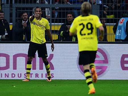 Tân binh Aubameyang tiếp tục có một màn trình diễn đầy ấn tượng