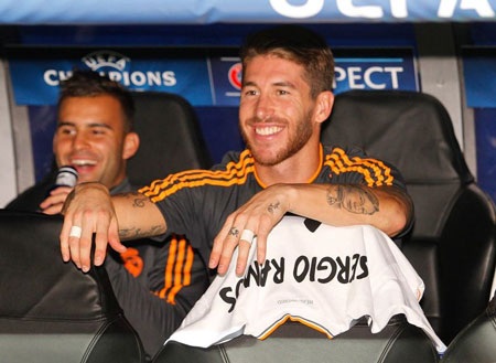 Những khoảnh khắc bộ đôi Di Maria-Ronaldo rực sáng ở Bernabeu - 2 Casillas dẫn đầu đoàn quân áo trắng đang phải gánh chịu áp lực từ mọi phía.