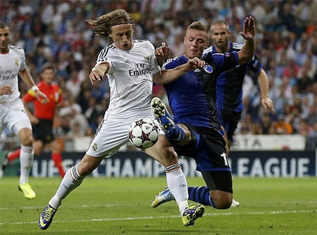 Những khoảnh khắc bộ đôi Di Maria-Ronaldo rực sáng ở Bernabeu - 7 Tình huống cứu thua ngay trên vạch vôi của Luka Modric.