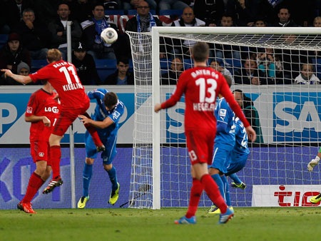 Cận cảnh “bàn thắng ma” của Kiessling