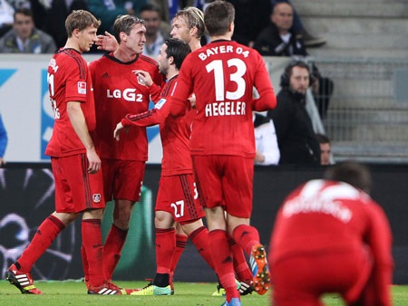 Từ góc ảnh này có thể dễ dàng nhận thấy bóng đã đi chệch cột dọc khung thành Hoffenheim.