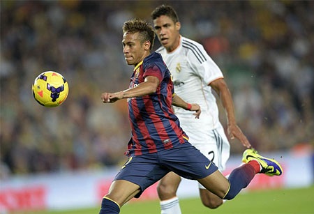 Những hình ảnh ấn tượng từ trận "siêu kinh điển" tại Nou Camp - 16 Giàu tốc độ và kỹ thuật, Neymar “thay thế” Messi hành hạ hàng thủ Real Madrid.