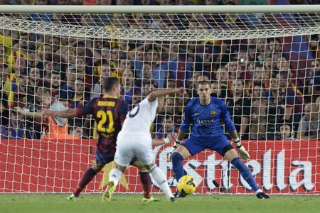 Những hình ảnh ấn tượng từ trận "siêu kinh điển" tại Nou Camp - 20 Tài năng trẻ Jese đem về bàn danh dự cho Real Madrid ở những phút cuối cùng của trận đấu.
