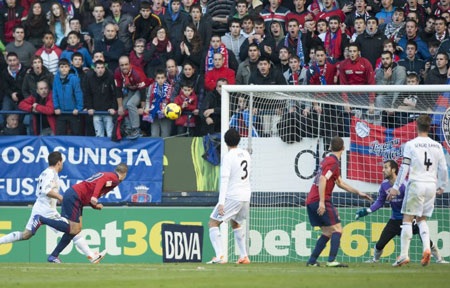 Osasuna gây ra vô vàn khó khăn cho Real Madrid