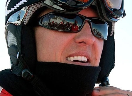 Làng F1 cùng gửi lời cầu nguyện cho Michael Schumacher - 1 Đồng nghiệp, gia đình và người hâm mộ đang ở bên cạnh Schumache
