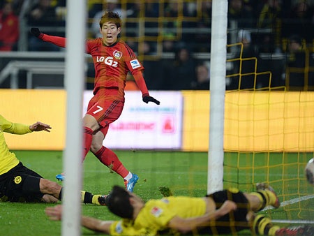 Sao Hàn Quốc nhấn chìm thánh địa của Dortmund - 1 Son Heung-Min nhấn chìm thánh địa Signal Iduna Park