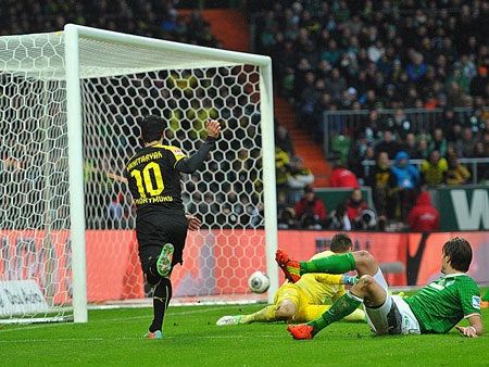 Dortmund hủy diệt Bremen, Bayern Munich thắng nhọc Nurnberg - 2 Dortmund thăng hoa trên sân Weser