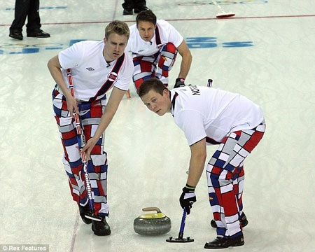 Olympic Sochi 2014: Đội tuyển Na Uy gây rối mắt với đồng phục “độc” - 4 Thiết kế trang phục của đọi tuyển Na Uy dường như được lấy cảm hứng từ tranh... Picasso.