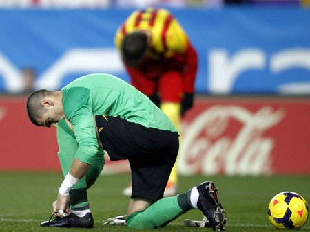 Barcelona phủ nhận việc đàm phán gia hạn hợp đồng với Valdes - 1 Barcelona hoàn toàn tôn trọng quyết định của Valdes