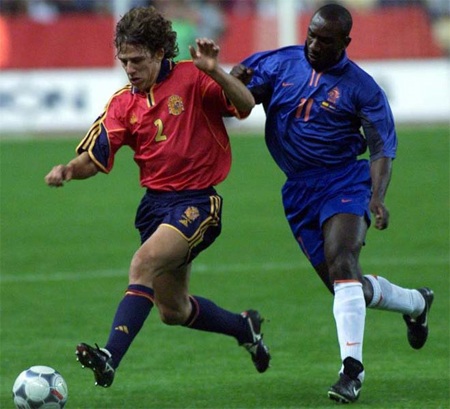 Nhìn lại sự nghiệp lẫy lừng của Carles Puyol - 4 Lối chơi của Puyol gợi lên hình ảnh của một người cận vệ mẫn cán và tận tụy hết mức.