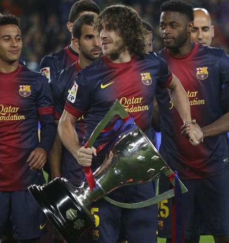 Nhìn lại sự nghiệp lẫy lừng của Carles Puyol - 13 Vài năm trở lại đây, Puyol hiếm khi ra sân một cách ổn định vì liên tục dính chấn thương nặng.