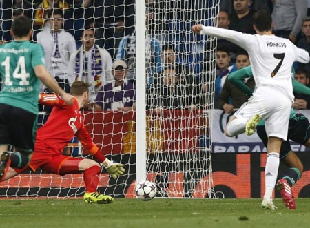 C.Ronaldo cân bằng kỷ lục của huyền thoại Puskas - 1 C.Ronaldo tiếp tục thể hiện phong độ cao trong màu áo Real Madrid