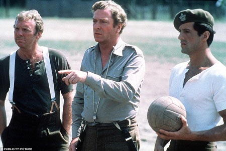 Khi bóng đá và những danh thủ được đưa vào phim ảnh - 1 Bộ phim có sự góp mặt của Bobby Moore trong vai trò diễn
viên khách mời