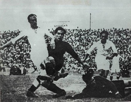Nhìn lại những trận cầu “siêu kinh điển” tại chung kết Cúp Nhà vua - 1 1936 Mestalla Barcelona 1-2 Real Madrid