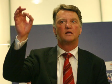 HLV Louis Van Gaal đạt được thỏa thuận để dẫn dắt MU - 1 Louis van Gaal sẽ là người tiếp theo ngồi vào chiếc ghế nóng tại Old Trafford