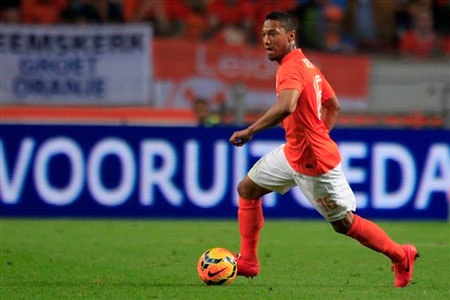 Tiền vệ Guzman của ĐT Hà Lan bất ngờ dính chấn thương