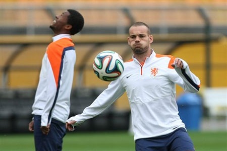 Nhật ký chuyển nhượng ngày 23/7 - 1 Sneijder có thể đến Monaco để thay thế James Rodriguez