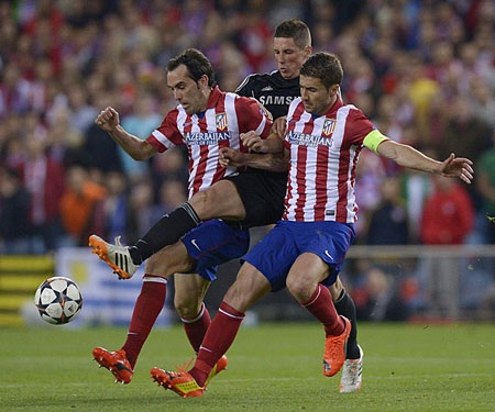 Chặng đường gian khó của Atletico để có mặt tại chung kết - 11 Trận lượt về
tại Calderon, Atletico hủy diệt Milan với tỉ số 4-1 để giành vé vào tứ kết.