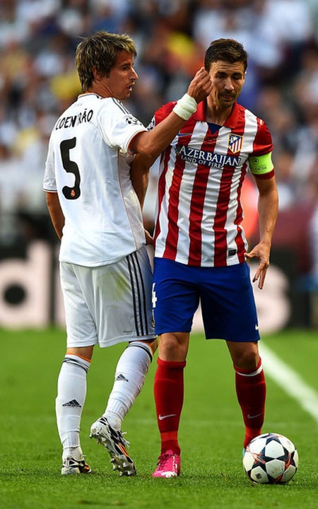 Nhìn lại 120 phút derby Madrid đầy cảm xúc tại Lisbon - 7 Trận đấu diễn ra căng thẳng, xuất hiện nhiều tình huống va chạm đúng tính chất của một trận derby.