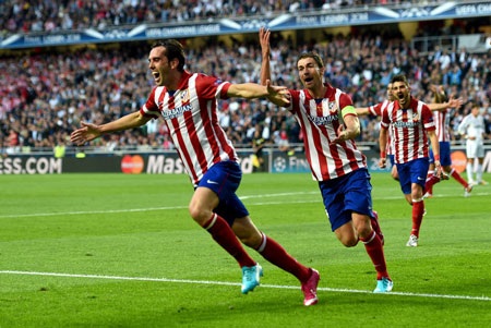 Nhìn lại 120 phút derby Madrid đầy cảm xúc tại Lisbon - 12 Godin đánh đầu khéo léo mở tỉ số cho Atletico.