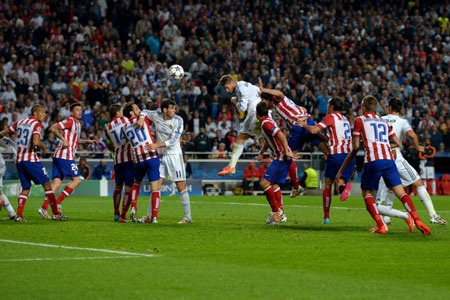 Nhìn lại 120 phút derby Madrid đầy cảm xúc tại Lisbon - 15 Bi kịch xảy đến với thầy trò Diego Simeone ở những phút bù giờ cuối cùng của trận đấu.