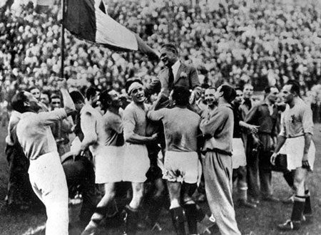 World Cup Italia 1934: Đoàn quân thiên thanh lần đầu đăng quang - 1 Italia lần
đầu đăng quang
