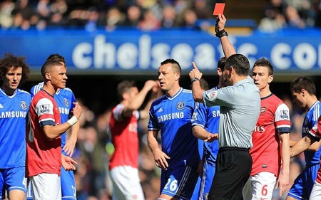 10 khoảnh khắc gây tranh cãi nhất Premier League 2013-14 - 4 10 khoảnh khắc gây tranh cãi nhất Premier League 2013-14