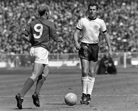 Franz Beckenbauer: Hoàng đế vĩ đại - 3 Đối với
Beckenbauer, HLV đội tuyển quốc gia Helmut Schön không khác gì một người cha.