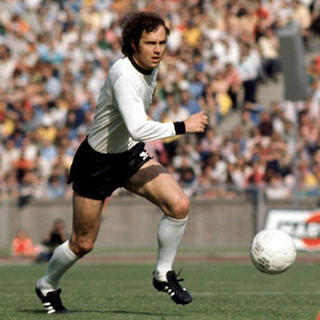 Franz Beckenbauer: Hoàng đế vĩ đại - 7 Đối với
Beckenbauer, HLV đội tuyển quốc gia Helmut Schön không khác gì một người cha.