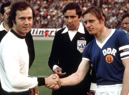 Franz Beckenbauer: Hoàng đế vĩ đại - 8 Đối với
Beckenbauer, HLV đội tuyển quốc gia Helmut Schön không khác gì một người cha.